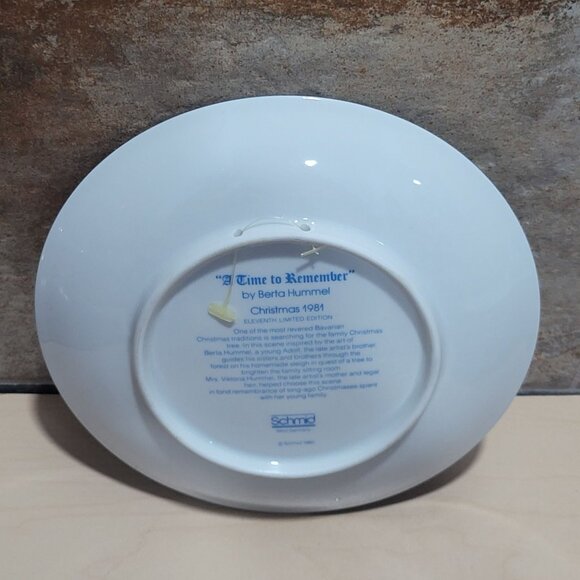 Schmid Hummel Christmas 1981 A Time to Remember Decorative Wall Hanging Plate - Picture 4 of 11